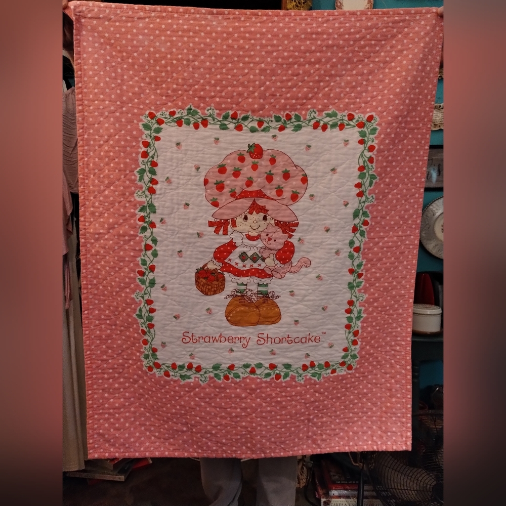 Vintage 1980 Strawberry Shortcake Crib Toddler Blanket Quilt